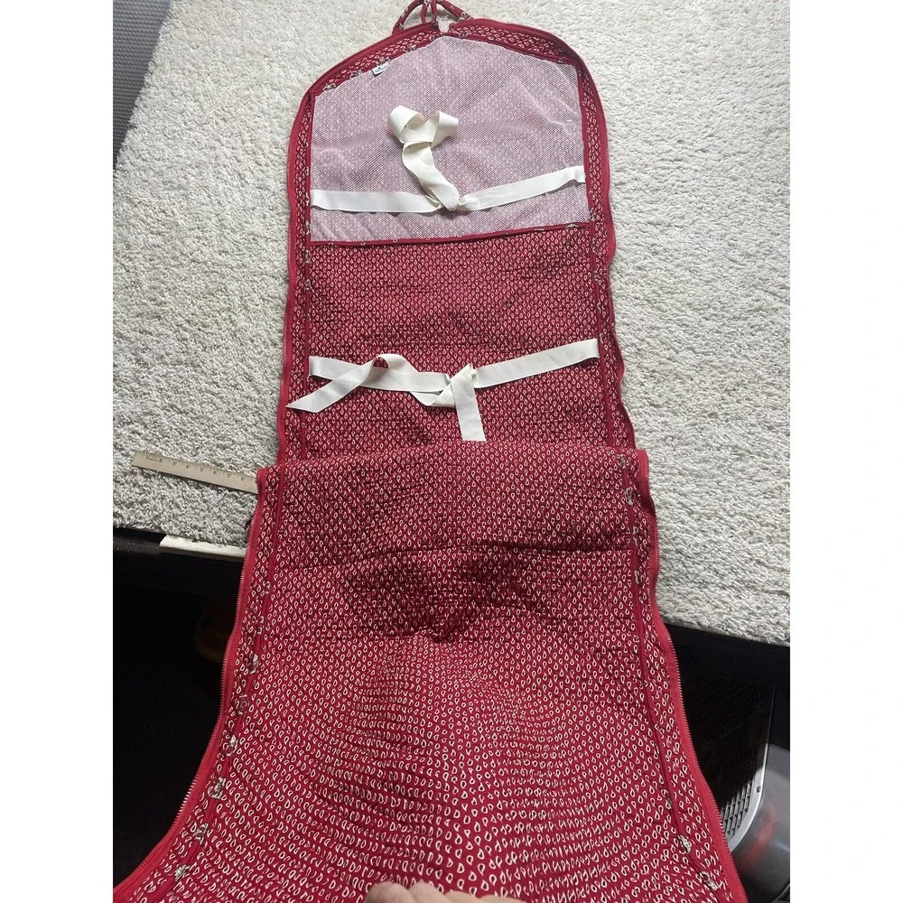 Vera Bradley Garment Bag Red Paisley Pockets Zipper Large Great Condition